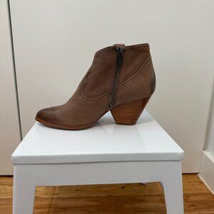Frye Reina Pointed Toe Western Ankle Bootie Leather Taupe Brown sz 7